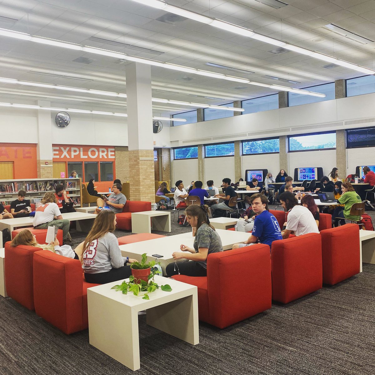 MSouthLibrary's tweet photo. The library is the place to be. 📚☺️@MSHSactivities @m_south_hs #ourlibraryrocks #TPW https://t.co/Ysq33zlhjn