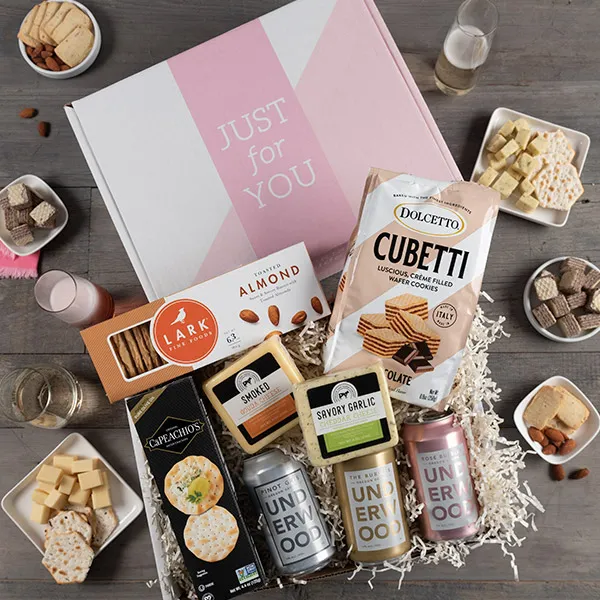 Wedding Gift Basket Idea

This wedding gift basket idea is the perfect way to sent the newlyweds off with a delicious treat to relax with. 
gourmetgiftbaskets.com/Wedding-Gift-B…