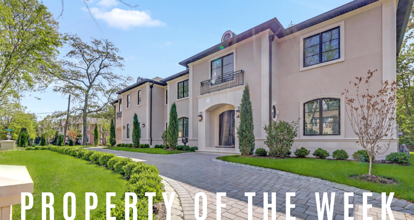Majestically set back on a corner property with 10,115 square feet of luxury living space and incredible manicured grounds, this home is 'a truly spectacular gem'...

prominentproperties.com/property-of-th…