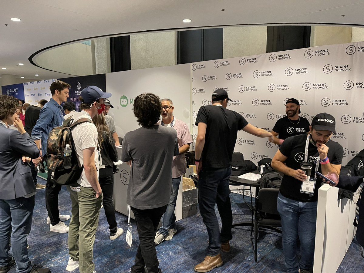 GuyZys's tweet image. Good times @SecretNetwork booth #mainnet2021
