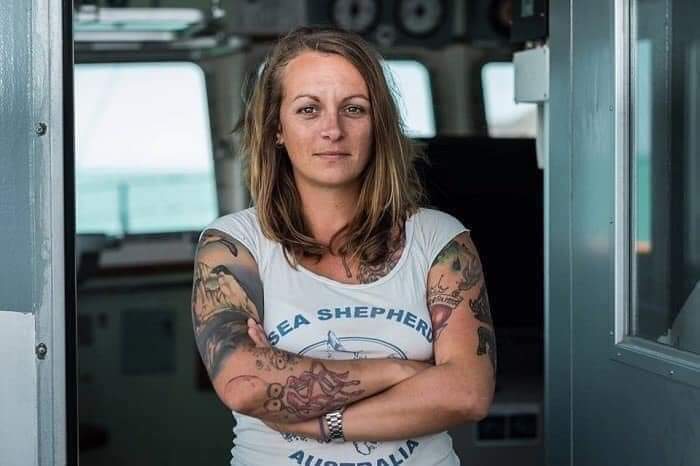 avecleVENTRE's tweet photo. #freePiaKemp
#FreePiaKlemp
La capitaine de navire détenue qui encourt 20 ans de prison ( pour avoir sauvé des immigrés de la noyade ) ainsi qu'une amende de 15000€ par vie sauvée.
C'est aussi ça les actus de notre monde et de ses créatures qu'on appelle humains https://t.co/vH4cAGzE9H