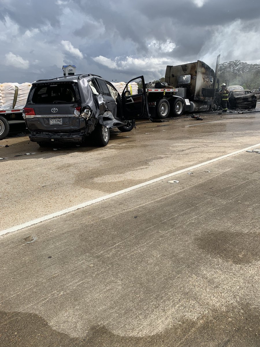ltgrusselhonore's tweet image. Stuff Happened and I and others walked away I 10 Laplas La . My Land Cruiser Saved Me . @LAStatePolice EMS and St John Fire 🔥 all done great
