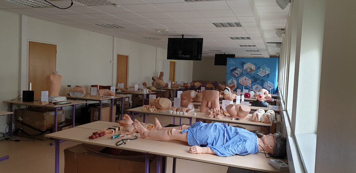 Medicalem_Fr's tweet image. Notre équipe est en place, jusqu&apos;à 14h00, ce mercredi 22 septembre, pour les journées de présentation du matériel dans le cadre des ECOS à la faculté de médecine UFR des Sciences de Santé de Dijon ! 
@CHUDijon @useemdijon #ECOS #ExamenCliniqueObjectifStructuré #SimulationMédicale