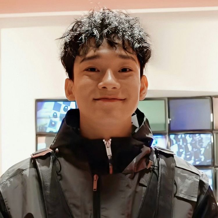 chensista's tweet photo. que me bese el cumpleañero. #JONGDAE https://t.co/Z9gbove40T