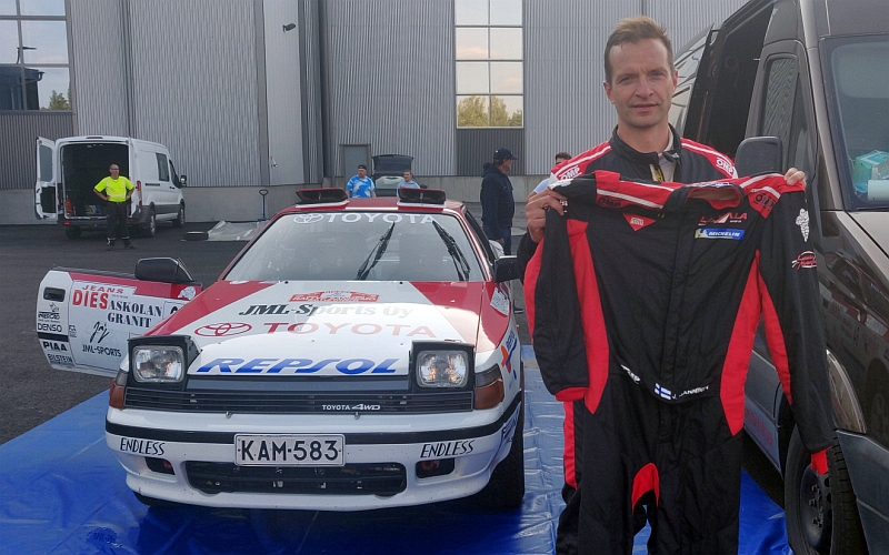 Urheiluuutiset's tweet photo. Huikea korona-ajan huutokauppa käynnistyi - Avauksessa ainutlaatuisia kohteita ➡️ https://t.co/rSIlxv3nMW
#HuutoNet #WRC #WorldRX #RalliSM #Formula1
@JuhoWRC @JariMattiWRC @JonneHalttunen
@GronholmRX @GRX_Family https://t.co/b9DqDGFBxu