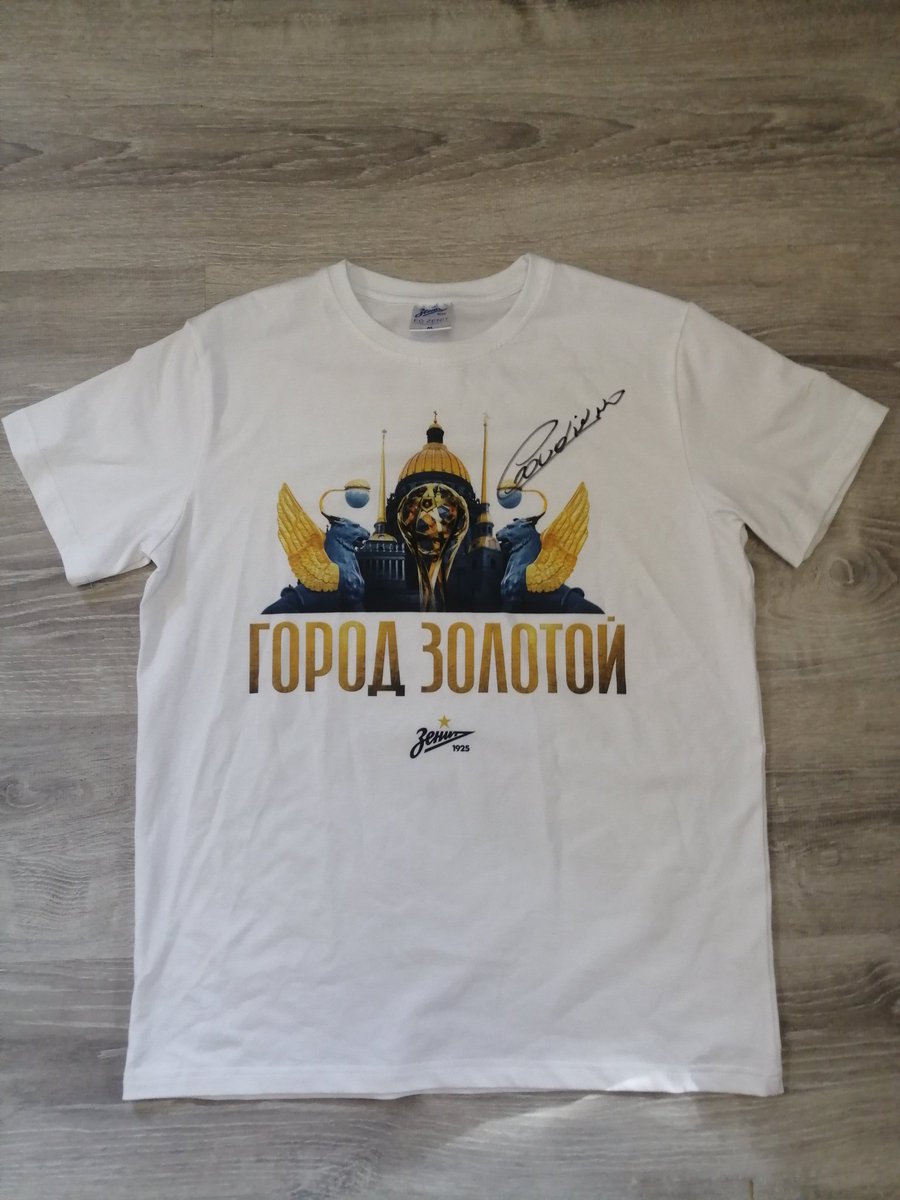 zenit_cafe's tweet photo. В честь первого гола Клаудиньо дарим мерч "Город золотой" с его автографом.

Ставь лайк, давай ретвит - победителя выберем случайным образом 22 сентября. https://t.co/7KNjE4cgF2