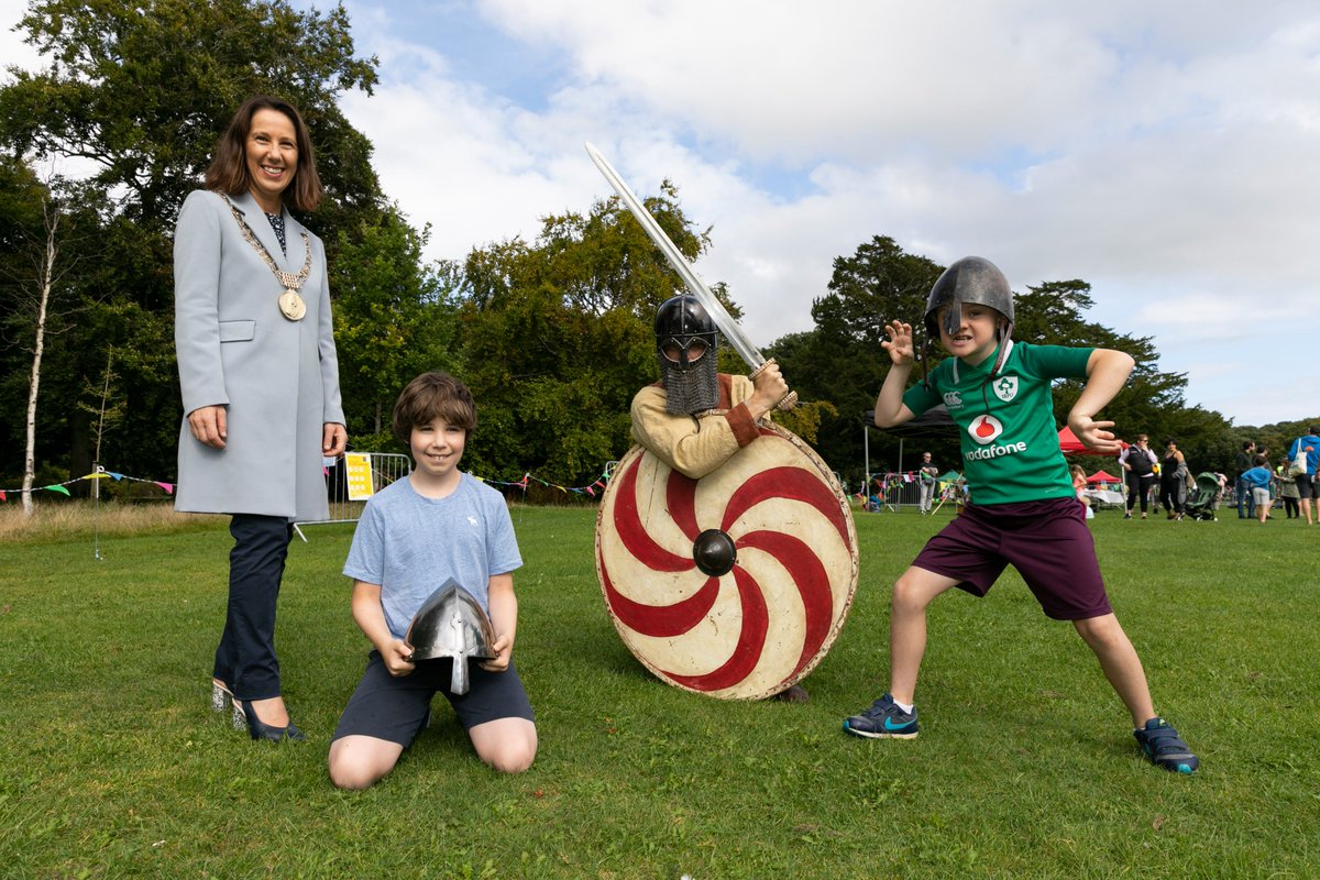AnnesParkArch's tweet photo. We were delighted to welcome @LordMayorDublin as our first official visitor to our first event in St Anne's Park on Saturday! Our programme runs in the park and online through to November, check out our pinned tweet for details. https://t.co/4yI7eMEX9U