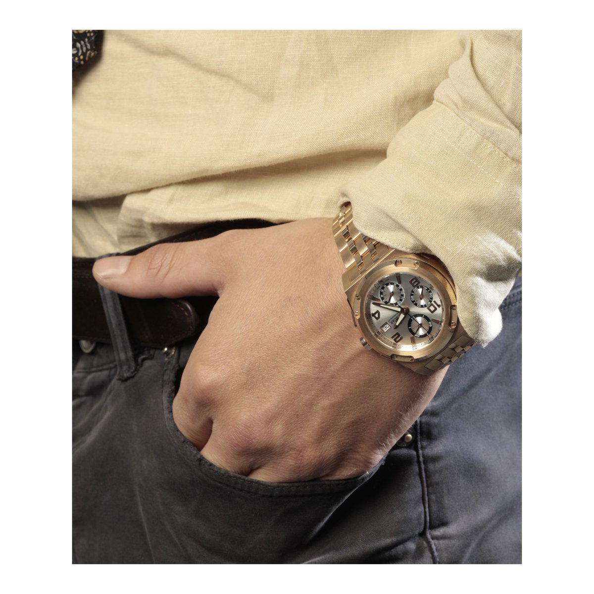 DukesAuctions's tweet photo. This Jaguar 18ct gold gentleman’s watch is lot 17 in our Gold Watches, jewellery and Pocket Watches on Thursday!
 
Viewing from 9:30 tomorrow morning. Register with us to watch and bid live with no extra charge!
 
Estimate £3,000 – £5,000
.
.
.
.
.
.
.
#dukesuactioneers #watches https://t.co/ZHSPLVJURw