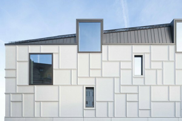 afasiaarq's tweet photo. #Staab https://t.co/zpzd0VnvpB | posted by afasia | daily entries on contemporary art and architecture #afasiaarchzine #afasiaarq
Augustinerhof . Nuremberg Staab Architekten . photos: © Marcus Ebener . + baunetz Das 5000 qm große Baugrundstück liegt malerisch an der Pegnitz, i… https://t.co/qJoOunoAgi