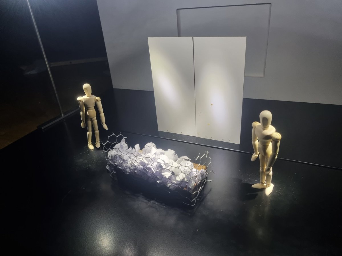 EA_expressive's tweet image. A-level drama experimenting with set! #backtowhatwelove #stageinabox @elizabethanac