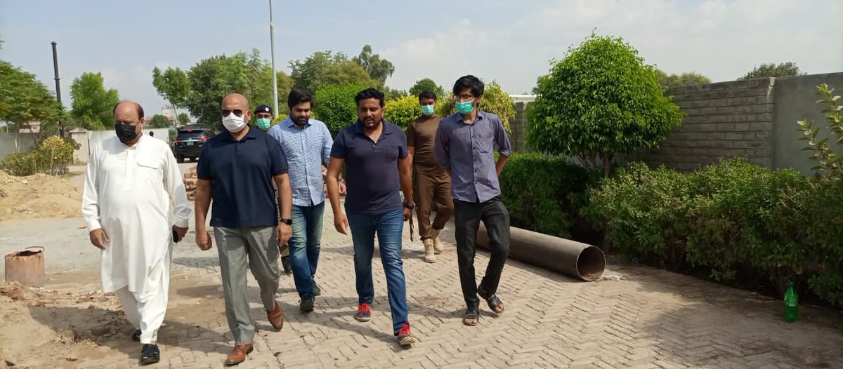 mcrykhan's tweet photo. ڈپٹی کمشنر/ایڈمنسٹریٹر ڈاکٹر خرم شہزاد نے نیازی کالونی ڈسپوزل اسٹیشن، شہر کے نشیبی علاقے لکڑ منڈی چوک، تعمیر ملت روڈ، واٹر سپلائی سکیم، اڈا خانپور پارک سمیت مؤ مبارک روڈ چوک سریلی تا اقبال آباد زیر تعمیر روڈ کا دورہ کیا۔ https://t.co/saiE57bnRf