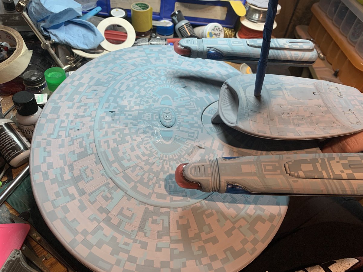 BHGKurama's tweet photo. Well, the Aztec painting for the Tetryon is finished! Got the lower saucer placed and painted. Looks real nice. Now all that’s left is to give the model a blending coat to unify the Aztec pattern a bit more, then detail painting! #StarTrek #StarTrekModel #1400Scale #NebulaClass https://t.co/pC70BN9Fzq