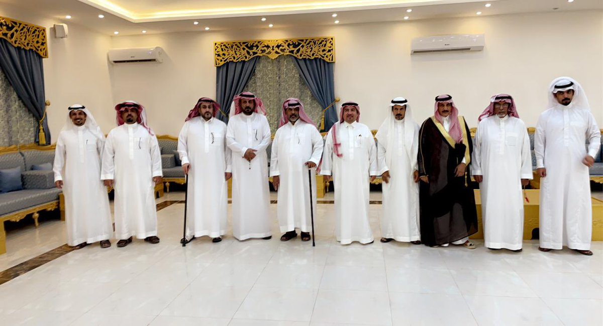 3tg_thani's tweet photo. زيارة لجنة #عتق_ثاني_ردن_الحربي للشيخ فهد بن محمد بن مشعان الطريسي رئيس مركز دوبح وجماعته ضمن سلسلة الزيارات المجدولة لمشايخ و أعيان #قبيله_حرب لعتق رقبة ثاني بن ردن الحربي https://t.co/w3u1PiVp48