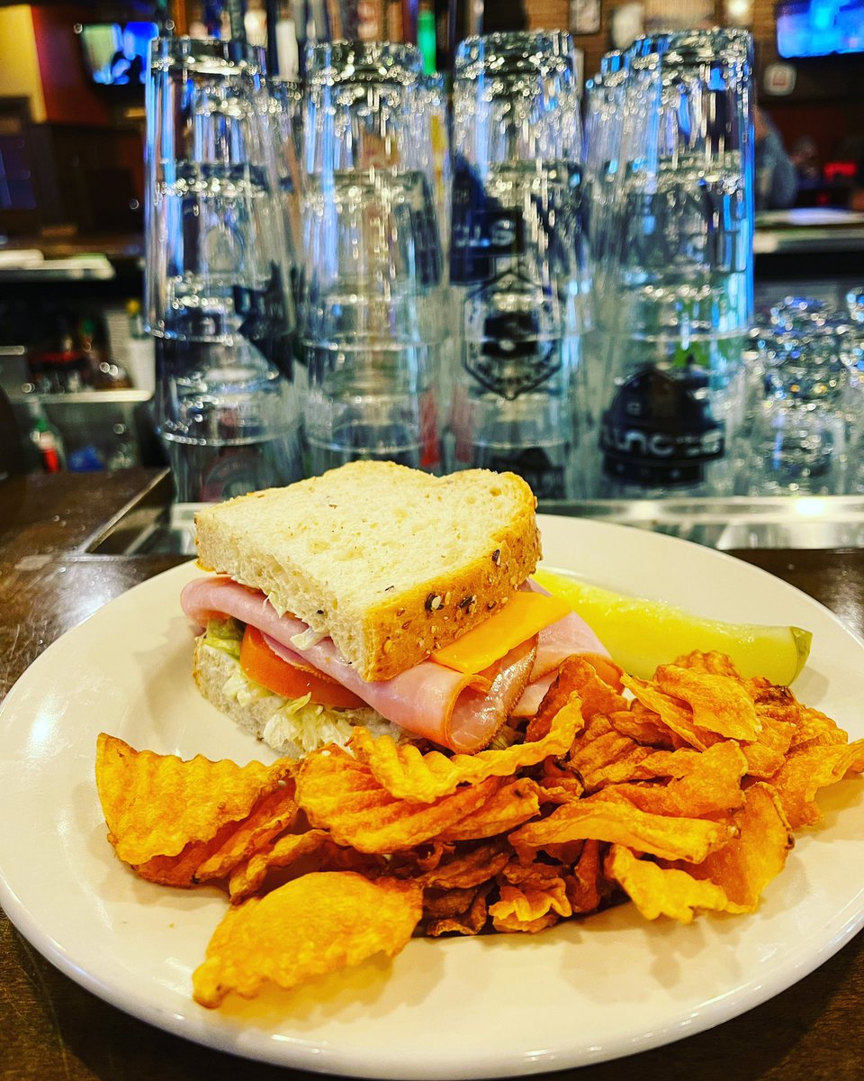 In a rush? No problem! We offer sandwiches daily during lunch that are super quick and tasty! Today’s sandwich includes ham, cheddar, lettuce, tomato and pickle aioli 😋 Yum!
