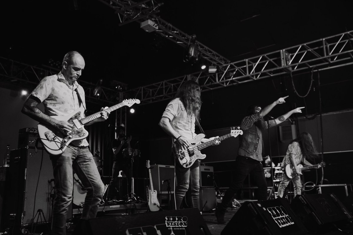 ebrovision's tweet photo. El cierre de esta última edición no pudo ser mejor, gracias a @corizonas 🎉🎸 

📷 @KATXOBITXO
#UnFestivalQueEnamora https://t.co/sqYo0VidqW