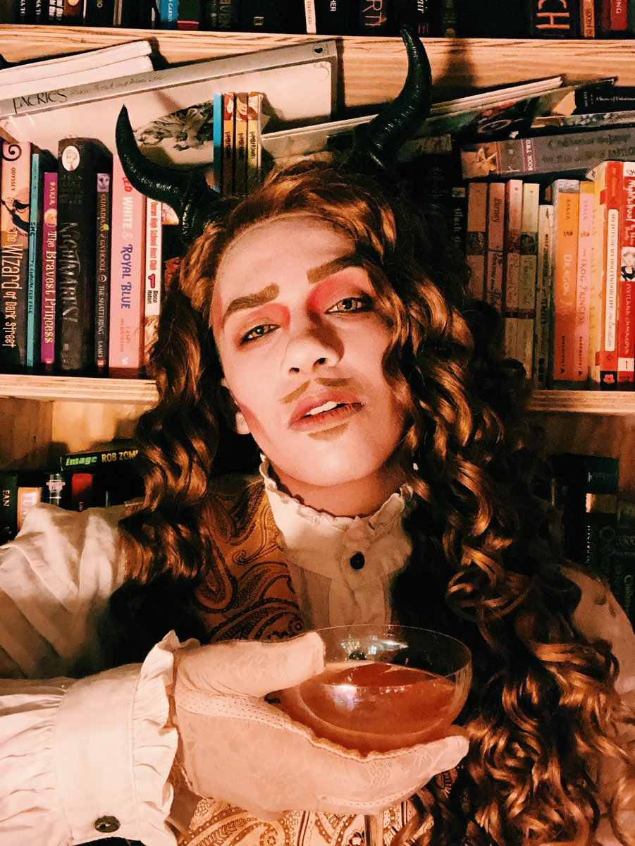 queerelfclub's tweet image. Happy to announce that I’ll be joining the Frankenpunk Anyhology this Friday on the @somewherebound_ channel! I’m pleased to introduce you to my character Lucien Sacha Dantes 💖