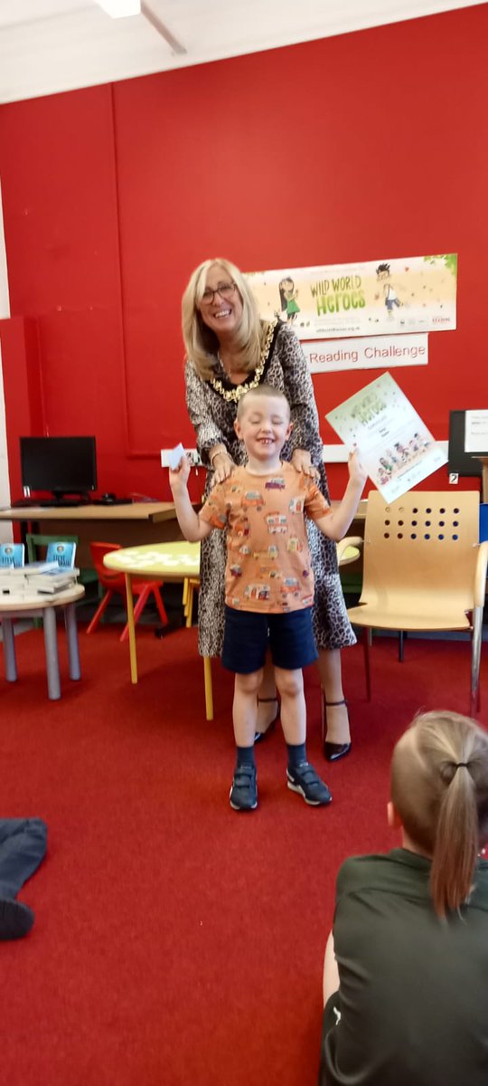 Michell98804669's tweet photo. So chuffed with his summer reading challenge certificate ☺ https://t.co/lLQgpt5H01
