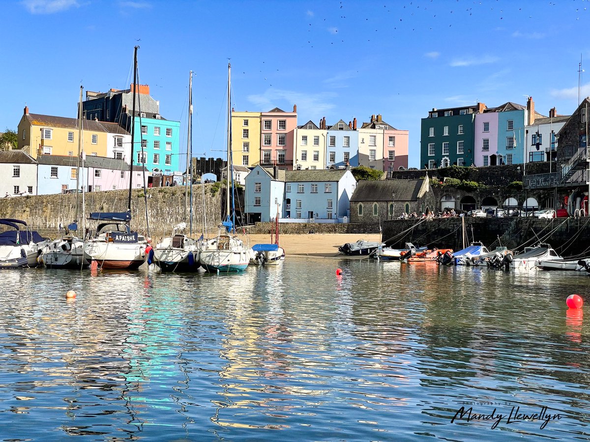 At picturesque Tenby Harbour this afternoon 
⁦<a href="/Ruth_ITV/">Ruth_TV</a>⁩ ⁦<a href="/TenbyVG/">Tenby Visitor Guide</a>⁩ ⁦<a href="/DerekTheWeather/">Derek Brockway - weatherman</a>⁩ ⁦<a href="/behnazakhgar/">Behnaz</a>⁩ ⁦<a href="/Sue_Charles/">Sue Charles</a>⁩ ⁦<a href="/VisitPembs/">Visit Pembrokeshire 🏴󠁧󠁢󠁷󠁬󠁳󠁿</a>⁩ ⁦<a href="/visitwales/">Visit Wales 🏴󠁧󠁢󠁷󠁬󠁳󠁿</a>⁩