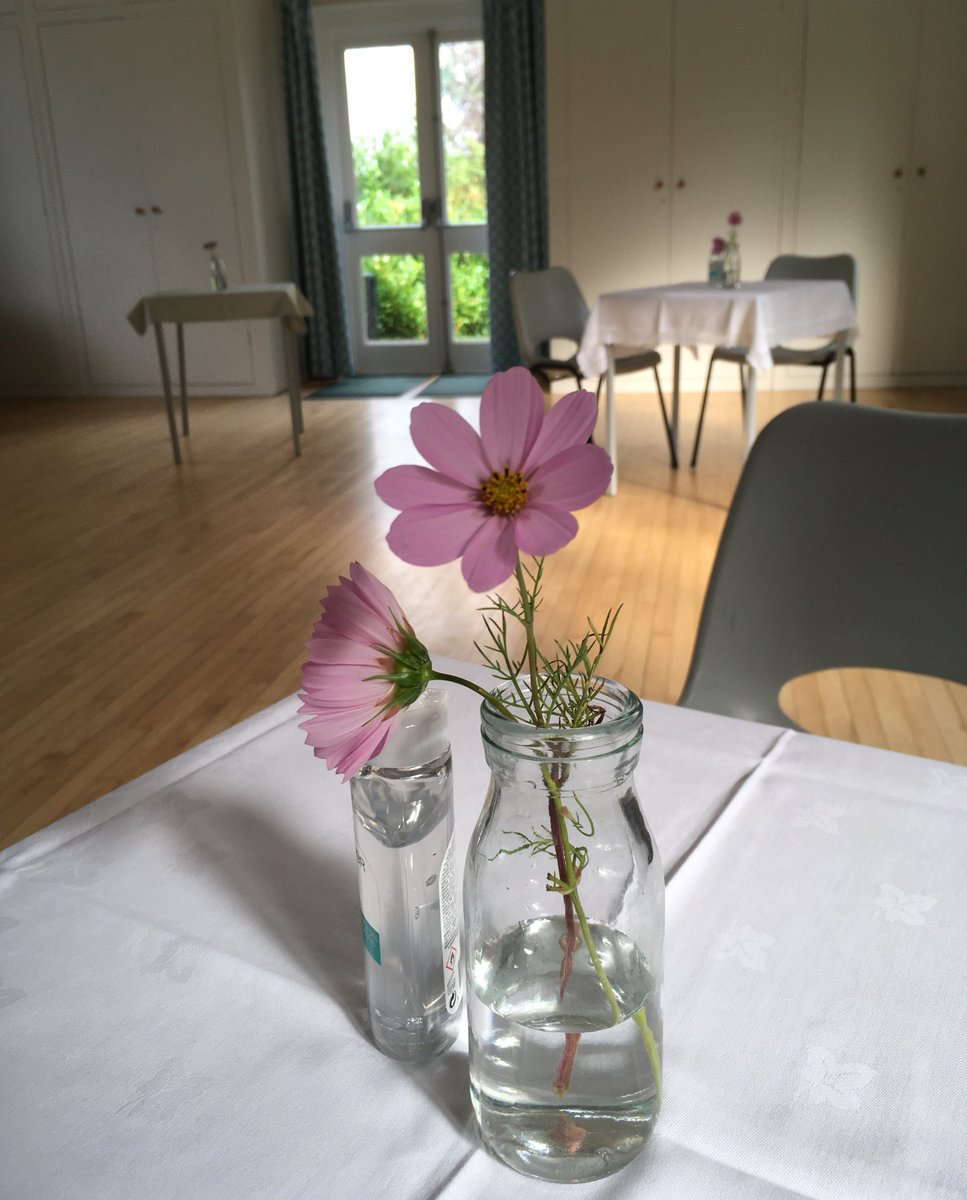 All set-up for our first Ric’s Bench session this evening. If you fancy some company please come and join us. You will receive a warm welcome, sessions are free and include refreshments. We look forward to meeting you.
#haywardsheath #lindfield #cuckfield #wellbeing #community