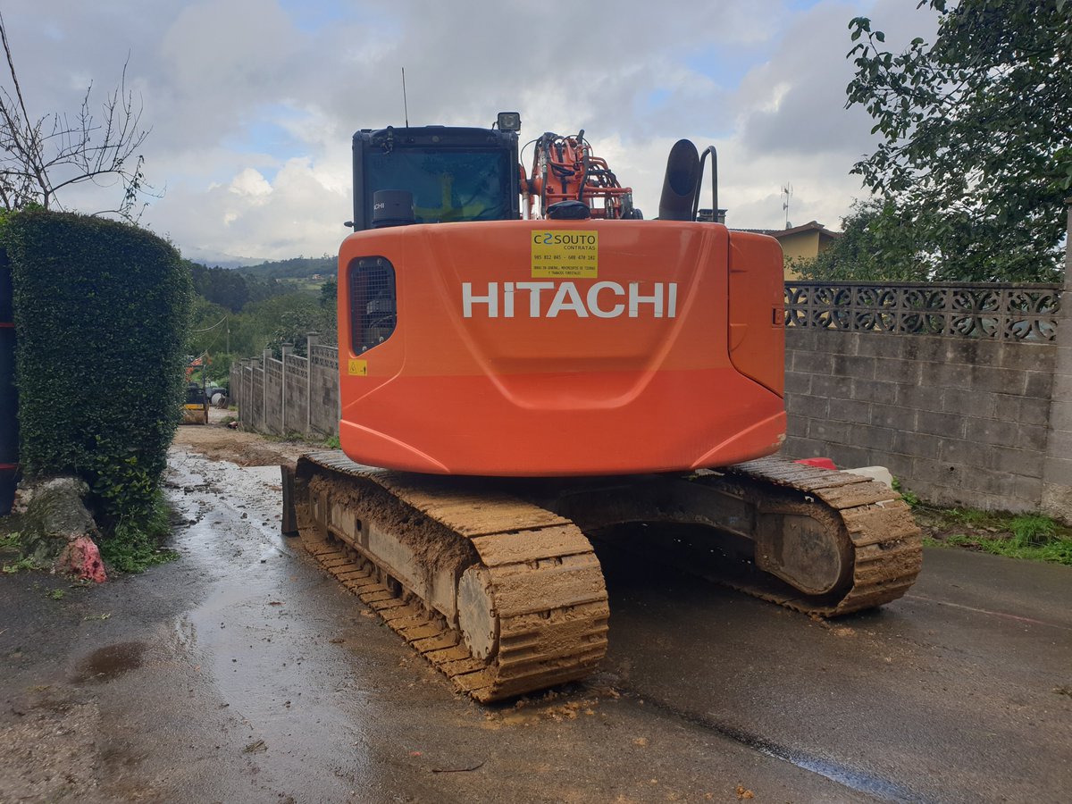 Llego de trabajar a mi casa en Nora y encuentro esto sin previo aviso han cortado la carretera dicen que no tienen obligación de avisar que van a tener cerrada la carretera unos 15 días dejando mi casa incomunicada Así de profesionales son la gente @AytoSiero alcalde <a href="/Angelcepi/">Ángel García "Cepi"</a>