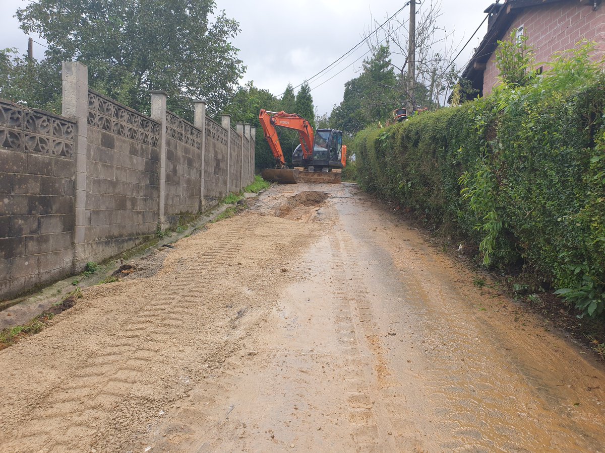 Israelnuno's tweet photo. Llego de trabajar a mi casa en Nora y encuentro esto sin previo aviso han cortado la carretera dicen que no tienen obligación de avisar que van a tener cerrada la carretera unos 15 días dejando mi casa incomunicada Así de profesionales son la gente @AytoSiero alcalde @Angelcepi https://t.co/klQjuy1JxW