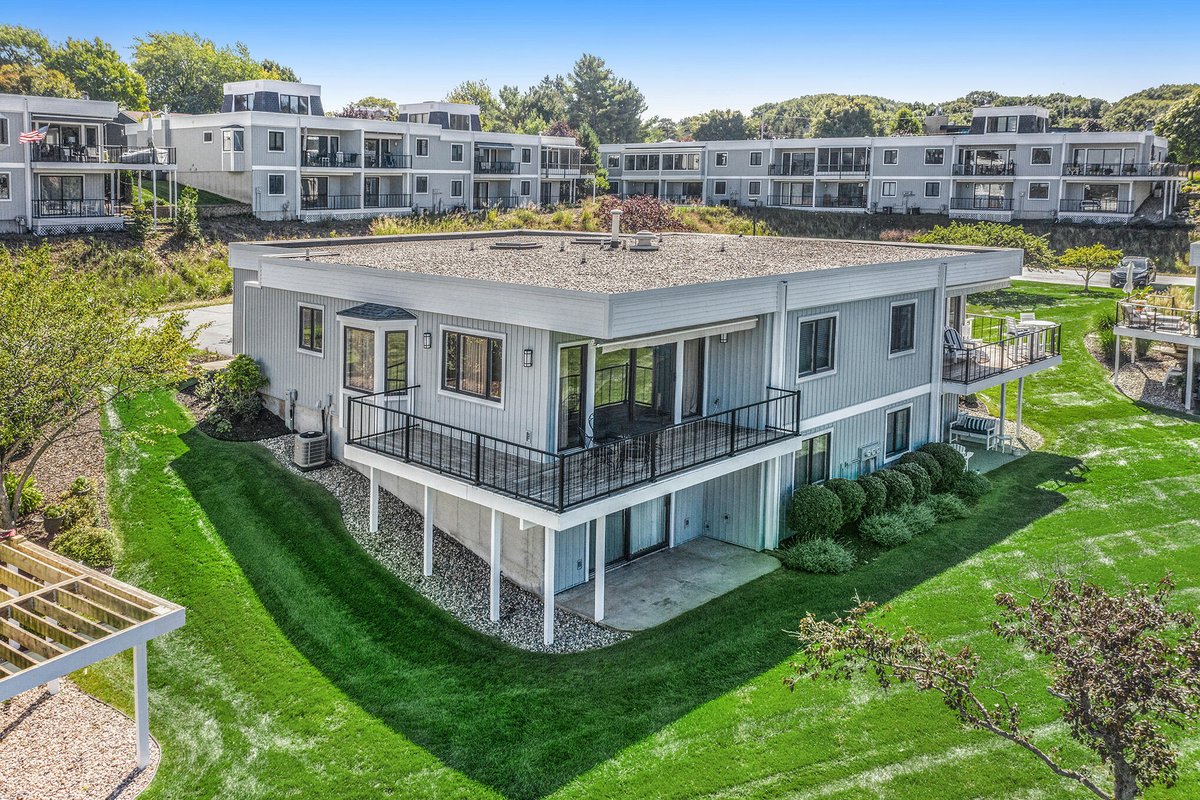 Lakefrontman's tweet photo. FOR SALE! Rare opportunity to own a 2 bed/2 bath end unit in the Sandpiper condos. Perfect location between downtown Grand Haven and the famous lighthouse. Enjoy unobstructed views down the channel from your wrap around deck. 421 Sandpiper, Grand Haven. $575K #greenridgerealty https://t.co/e5zzhphWvo