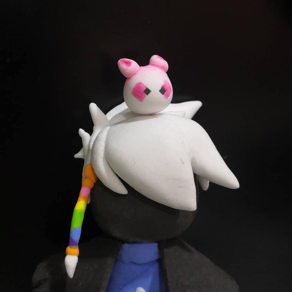 Yatsuki_teng's tweet photo. [Sky : Children of the light 光遇]
Bunny accessory🐰 
New item is soooo cuteeeee so I made one for my skykid
TAKE MY MONEY

#skychildrenofthelight #光遇 #airdryclaycreation #轻粘土 #兔子 #rabbit #bunny https://t.co/o8G3hqSf0g