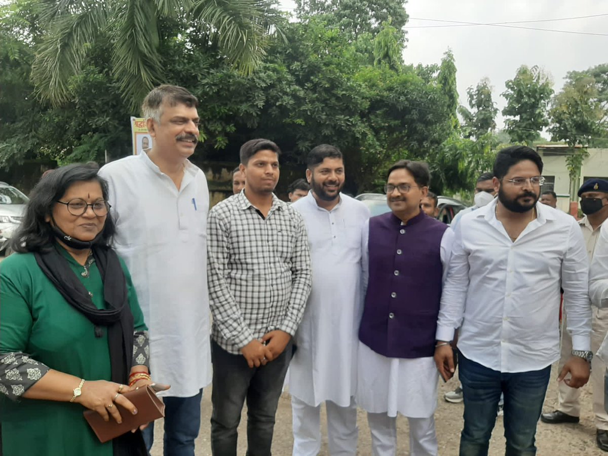 स्वर्गीय उदय शंकर ओझा जी की पांचवीं पुण्यतिथि पर .<a href="/INCJharkhand/">Jharkhand Pradesh Congress</a> के सम्मानित अध्यक्ष श्री <a href="/RajeshThakurINC/">Rajesh Thakur</a> जी, माननीय मंत्री <a href="/Badal_Patralekh/">BADAL</a> जी, कार्यकारी अध्यक्ष <a href="/ShahzadaAnwar3/">Shahzada Anwar</a> जी एवं वरिष्ठ कांग्रेसजनों सहित कई अन्य ने अपनी ओर से भावभीनी श्रद्धांजलि अर्पित की।