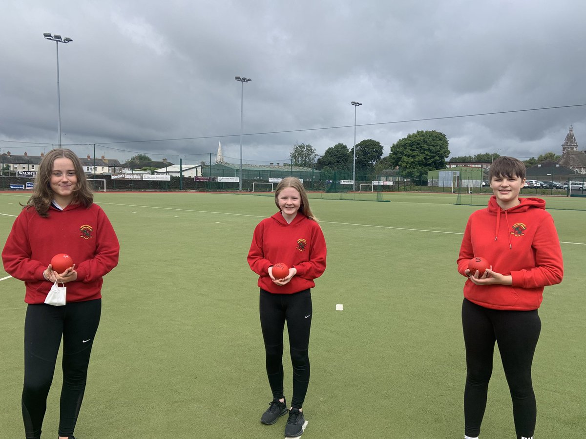 Winners of the shot put today in PE! Well done ladies 💪🏻 #athletics #fundamental #movement #skills  #MoveWellMoveOften <a href="/LoretoFermoy/">Loreto Fermoy Cork</a>