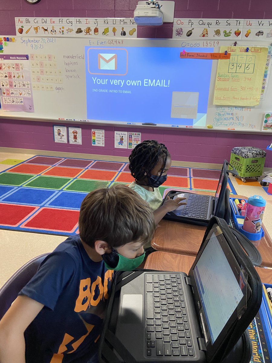 LkwdRoosevelt's tweet photo. 2nd graders learn the in’s &amp; out’s of email so they can keep in touch with a friend who is moving. Great idea, Mrs. Manderfield! 💻❤️ https://t.co/qgx42JN7nh
