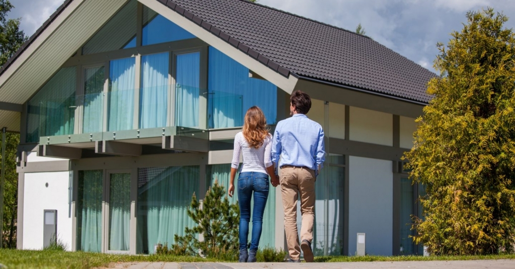 Realtor__Dawn's tweet photo. Buy, Build or Fix: What’s Best for First-Time Home Buyers? - NerdWallet https://t.co/KSp5rTOIJ0 https://t.co/Jph7J5eIBR