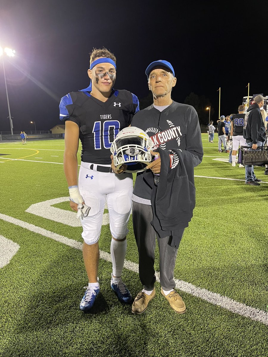 CRystrom10's tweet photo. I don’t ask for much but I’m asking for everyone to keep my dad in their prayers over the next couple days as he will undergo surgery tomorrow to remove the rest of the cancer out of his bladder. It’s been a long journey for him but he’s kept fighting. Best wishes to him🙏 https://t.co/MXdONdoIBw