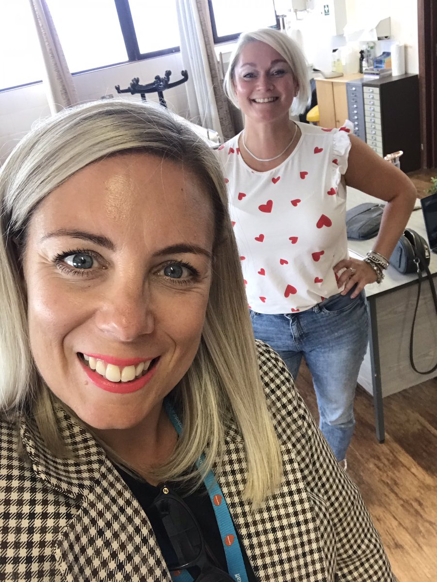 naomi2205's tweet photo. Enjoyed my trip to our Barry campus today to meet my equivalent at the vale. We are excited for the development and progression plans for our level 3 @AUrbasba learners #level4 #advancelearning #aesthetics #skincare https://t.co/6KaAoJRENS