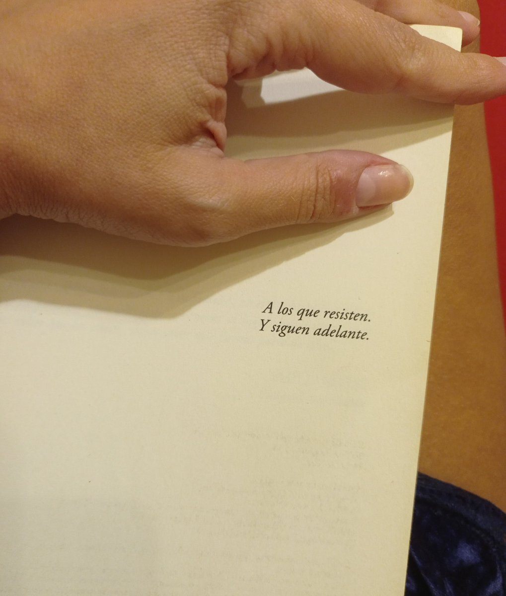 "A los que resisten.
Y siguen adelante."
(Lorenzo Marone)