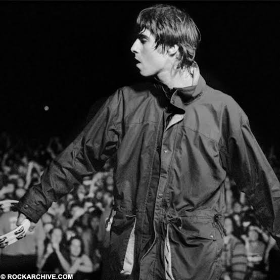 Happy bday Liam Gallagher
Born : sep 21, 1972 