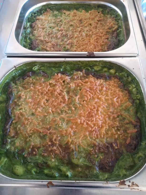 One of the boarders favourite @stoverschool <a href="/jamieoliver/">Jamie Oliver</a> green Mac n cheese, delicious!