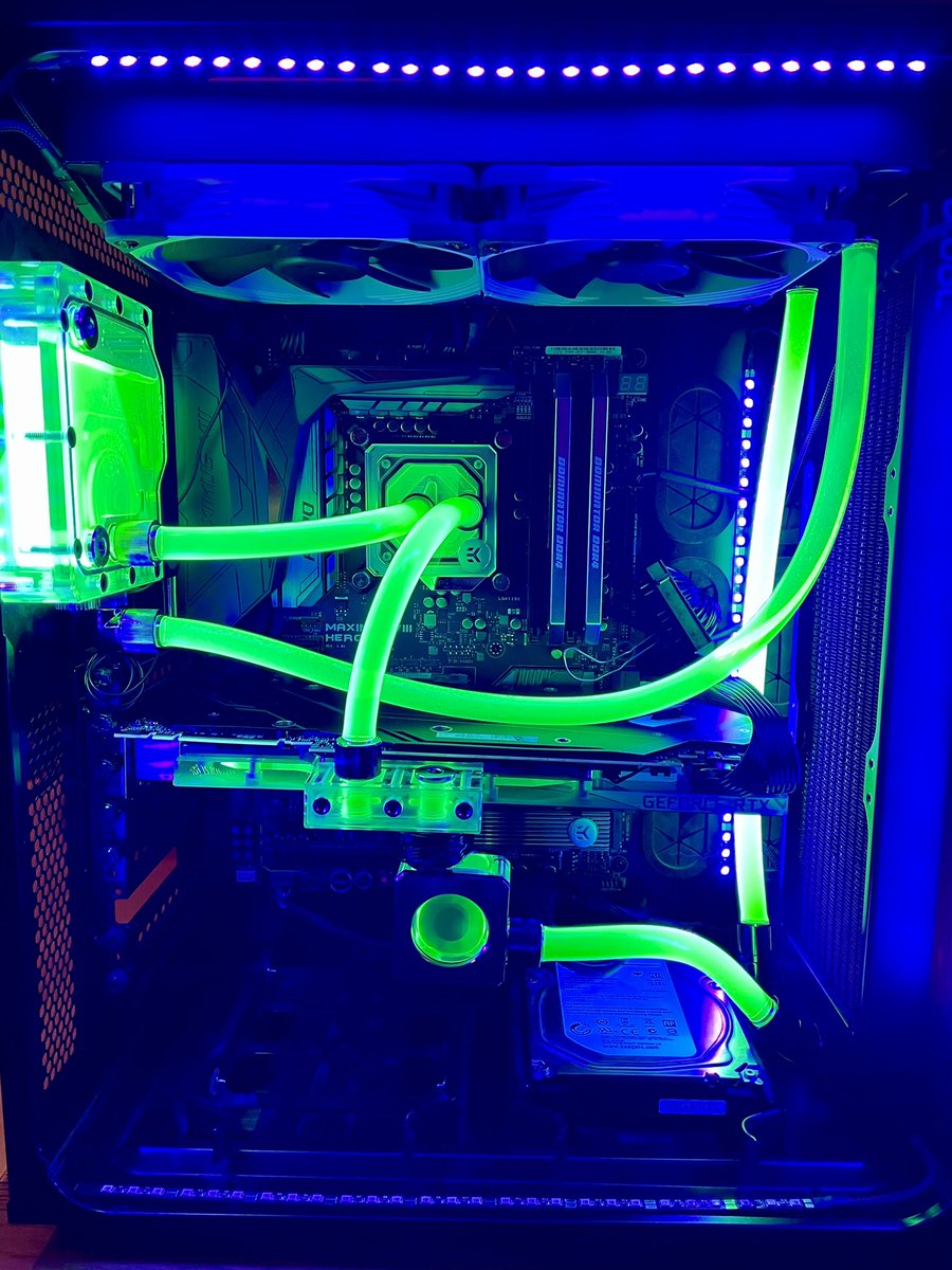 grico42's tweet photo. First custom loop is a success! I had been wanting to get away from AIO and decided that since that my now 6 year old hardware would be a good candidate. I picked up a buddies 2080Ti with a water block already attached and it kinda forced my hand in a good way. Happy overall. https://t.co/1DDXj9rx3e