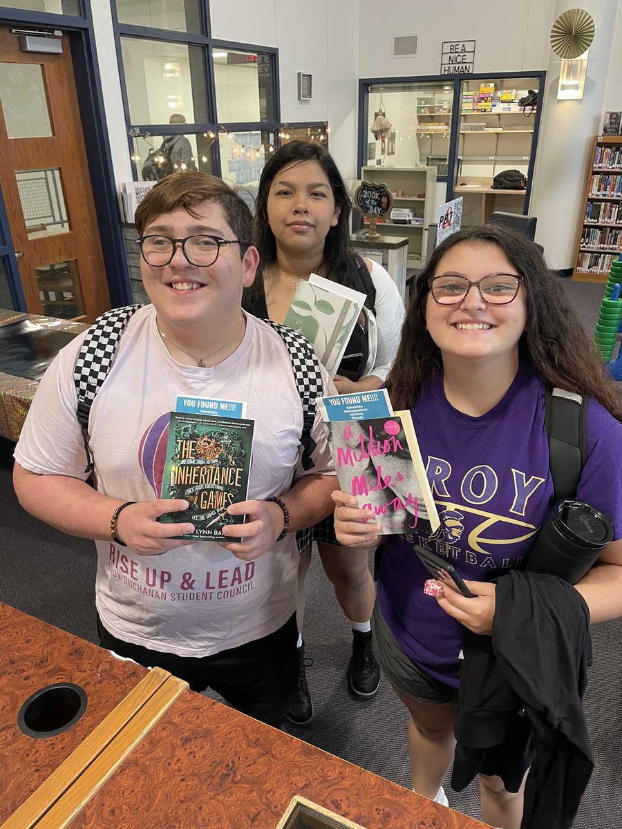 tbhslibrary's tweet photo. The book fairies hid over 75 books last Friday! Students brought their books to the library for some candy and a picture. Then they got to KEEP THEIR BOOKS! @TroyBuchananHS
#hideabookday #bookfairies https://t.co/KRMXUKV0b6
