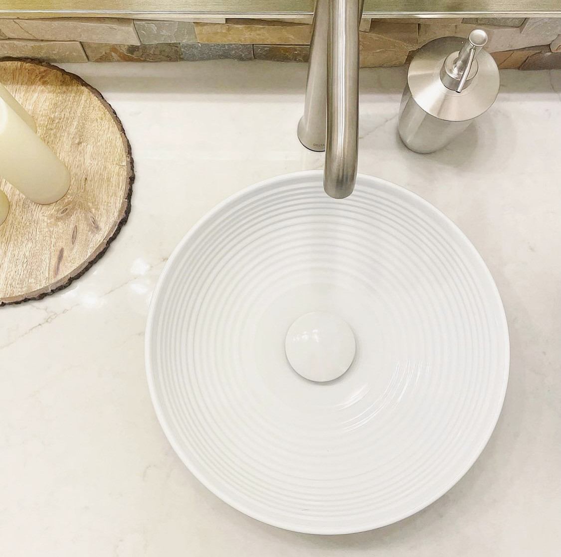 FactoryMidwest's tweet image. Up close and personal! Check out this beautiful countertop we installed, and check out the combination with this white sink! ❤️