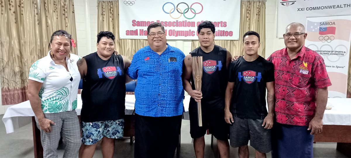 oceaniaolympic's tweet photo. Members of #TeamSamoa who were not able to travel to Tokyo for the @Olympics due to the border lockdown in Samoa have been presented with official Games uniforms, along with other gifts.
π https://t.co/oisApsNGvR
π· SASNOC
#OceaniaTogether #SASNOC #Tokyo2020 #ONOC40 https://t.co/orOwZqd2yn