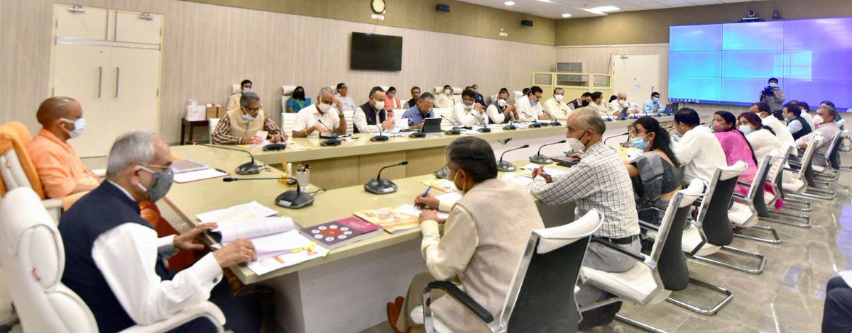 SanyuktaSam1's tweet image. SDGs in Focus🎯

@myogiadityanath जी ने @UPGovt के साथ  @NITIAayog के उपाध्यक्ष श्री @RajivKumar1 जी एवं वरिष्ठ अधिकारियों के साथ गहन चर्चा की!

मुख्यमंत्री जी और उपाध्यक्ष ने बैठक में सतत विकास लक्ष्यों #SDGIndiaIndex में UP की प्रगति के संबंध में भी कार्ययोजना बनाने की बात की!