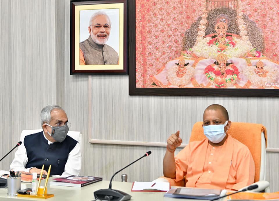 SanyuktaSam1's tweet image. SDGs in Focus🎯

@myogiadityanath जी ने @UPGovt के साथ  @NITIAayog के उपाध्यक्ष श्री @RajivKumar1 जी एवं वरिष्ठ अधिकारियों के साथ गहन चर्चा की!

मुख्यमंत्री जी और उपाध्यक्ष ने बैठक में सतत विकास लक्ष्यों #SDGIndiaIndex में UP की प्रगति के संबंध में भी कार्ययोजना बनाने की बात की!