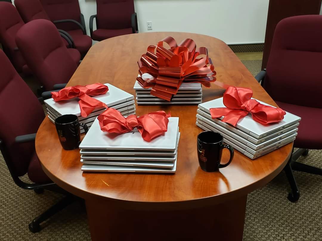 aka_teach's tweet photo. @AppleFederalCU has selected Future Kings as its non-profit for September. AFCU donated 20 HP-Elitebook laptops. The donation was givenby Jeremy Selby, Director of IT Operations for AFCU. #technicaltraining #CyberSecurity #Biomedical #droneengineering #gamedesign #collegelevel https://t.co/5J6C8NwXRi