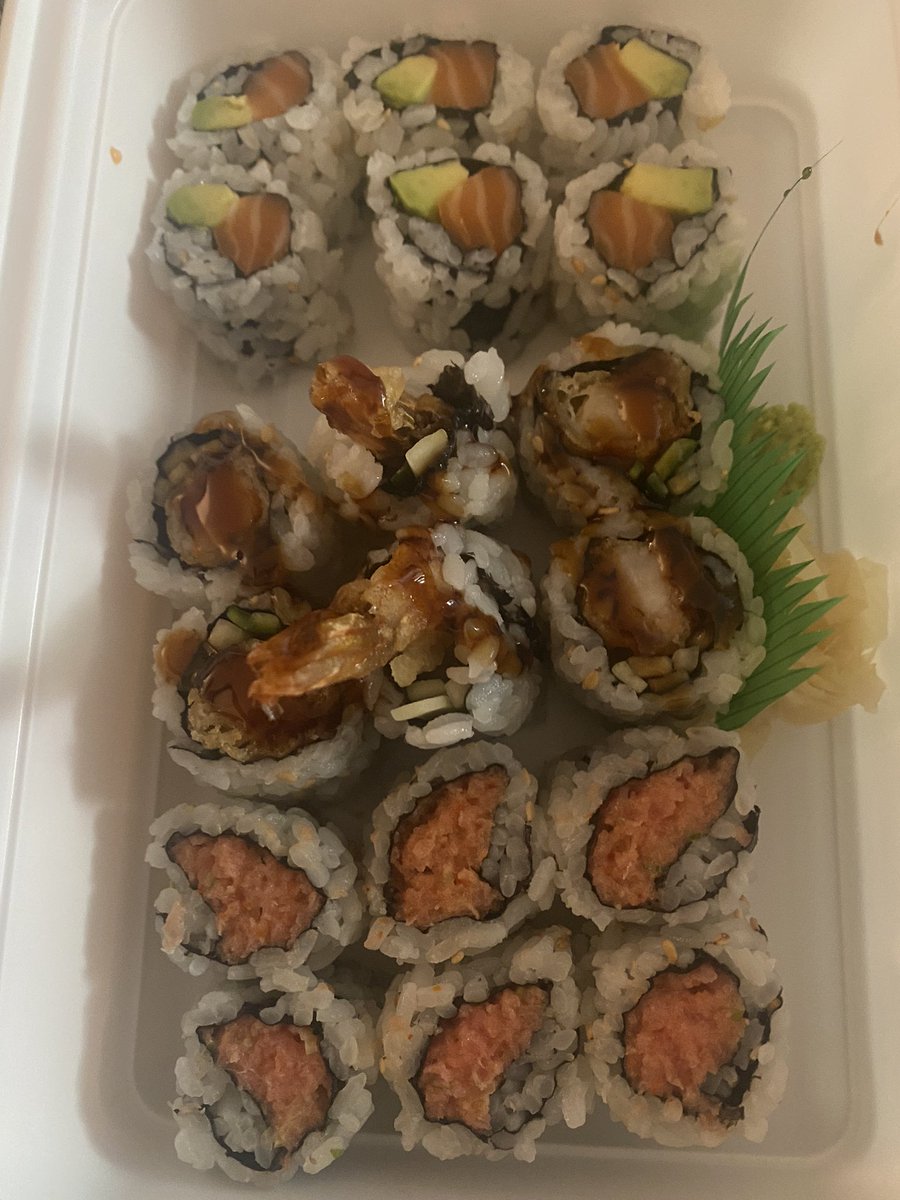 azuredeezure's tweet photo. One of my favorite things about living in my building is the nearby inexpensive sushi! #StonehengeNYC #StillStanding #Sponsored #LiveBetterHere https://t.co/r6lRKeMfDk