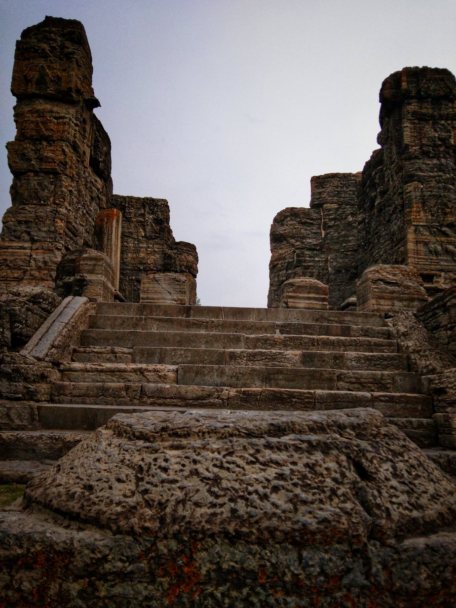 SheikhAmmaar_'s tweet photo. Awantipora, #AwantiswamiTemple
The temples were built by king #Avantivarman of the #Utpala dynasty in the 9th century A.D. on the banks of river #Jhelum. The temples were destroyed by #earthquakes.
Photo: Sheikh Ammaar.
#historical #Temples #remains #Kashmir https://t.co/vdqk9W8EMs