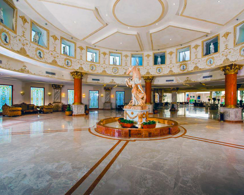 Love it when a lobby architecture &amp; style demand your attention 🤩

See more pictures of Titanic Palace Hurghada at the link below.

mebbels.com/projects/titan…

#hurghada #grand  #lobby #vacation #travel #furniture #interiordesign #architecture #luxurytravel #fancy #oriental #style