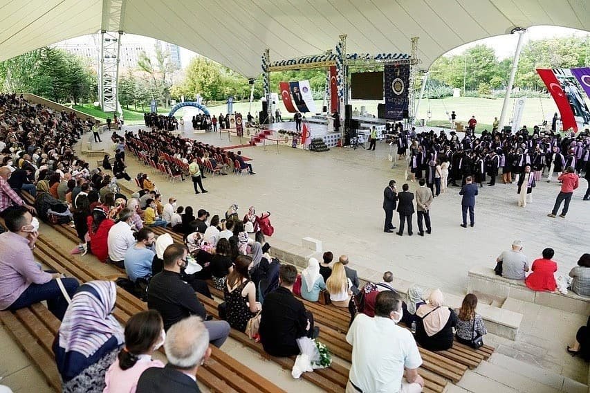 2019-2020 ve 2020-2021 mezunu öğrencilerimizi yeni hayatlarına uğurladık. Başarılarınız daim olsun 👩‍🎓👨‍🎓👨‍🏫👩‍🏫