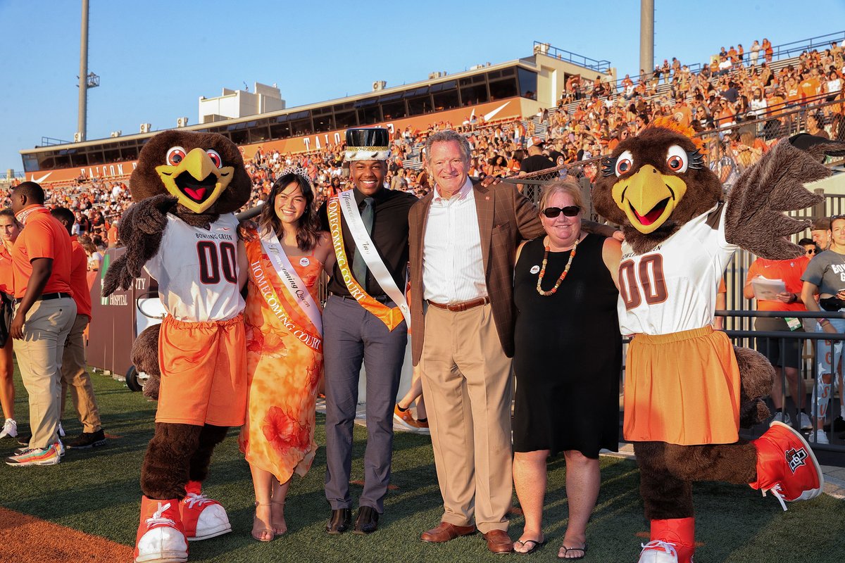 bgsu's tweet photo. Introducing: The new queen and king of Falconland! 👑🧡

Congratulations to DeYante Johnson and Lauryn Hulett for being crowned as the 2021 #BGSUHomecoming king and queen and to the entire #BGSU homecoming court! 👏 https://t.co/0mXLecKKge