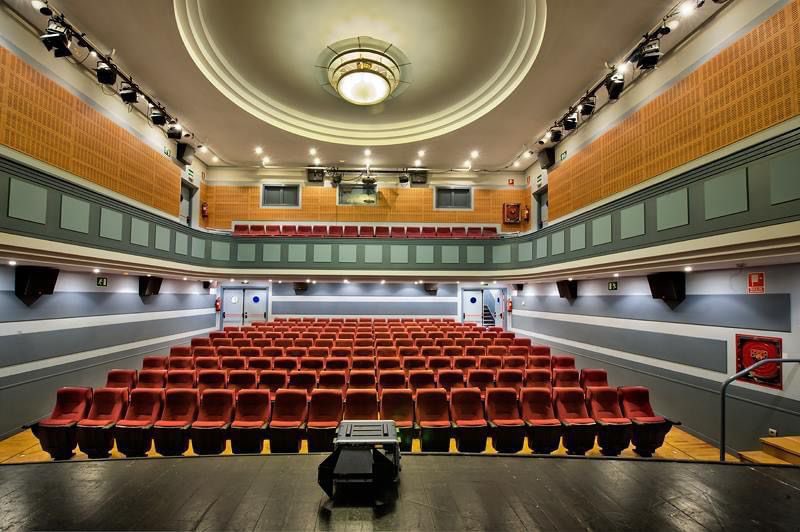 Pablo_Zuloaga's tweet photo. Hoy he trasladado a la familia del gran cineasta Mario Camus, la intención de que la #Filmoteca Regional de Cantabria lleve su nombre. Un reconocimiento y homenaje a una figura indiscutible del #cine y de la #cultura que traspasó fronteras. https://t.co/5LNj4ovJEj