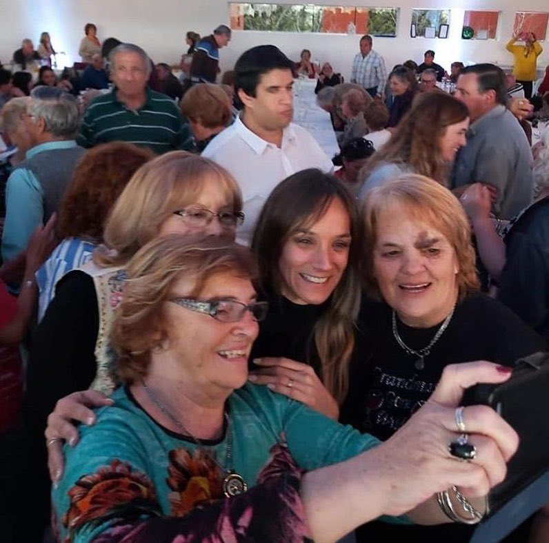MalenaGalmarini's tweet photo. Las y los jubilados son parte de las raíces de nuestro país. 

Es nuestro deber devolverles el lugar que se merecen y hacer valer sus derechos. 

Gracias por el cariño y el afecto cada vez que nos encontramos en los barrios ¡Feliz #DíaDelJubiladoyLaJubilada! ❤️ https://t.co/sCaYNR5ZgB